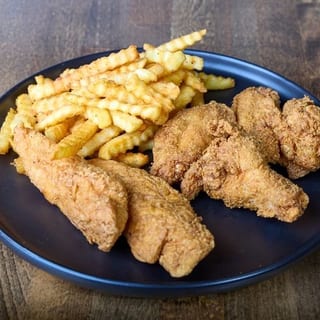 4 Wings 2 Tenders Combo w/ Fries and a Drink